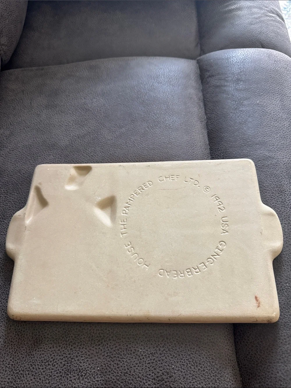 Pampered Chef Stoneware Gingerbread House Maker